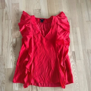 Röd volangblus från Lindex - Jättefin!!🥰🥰