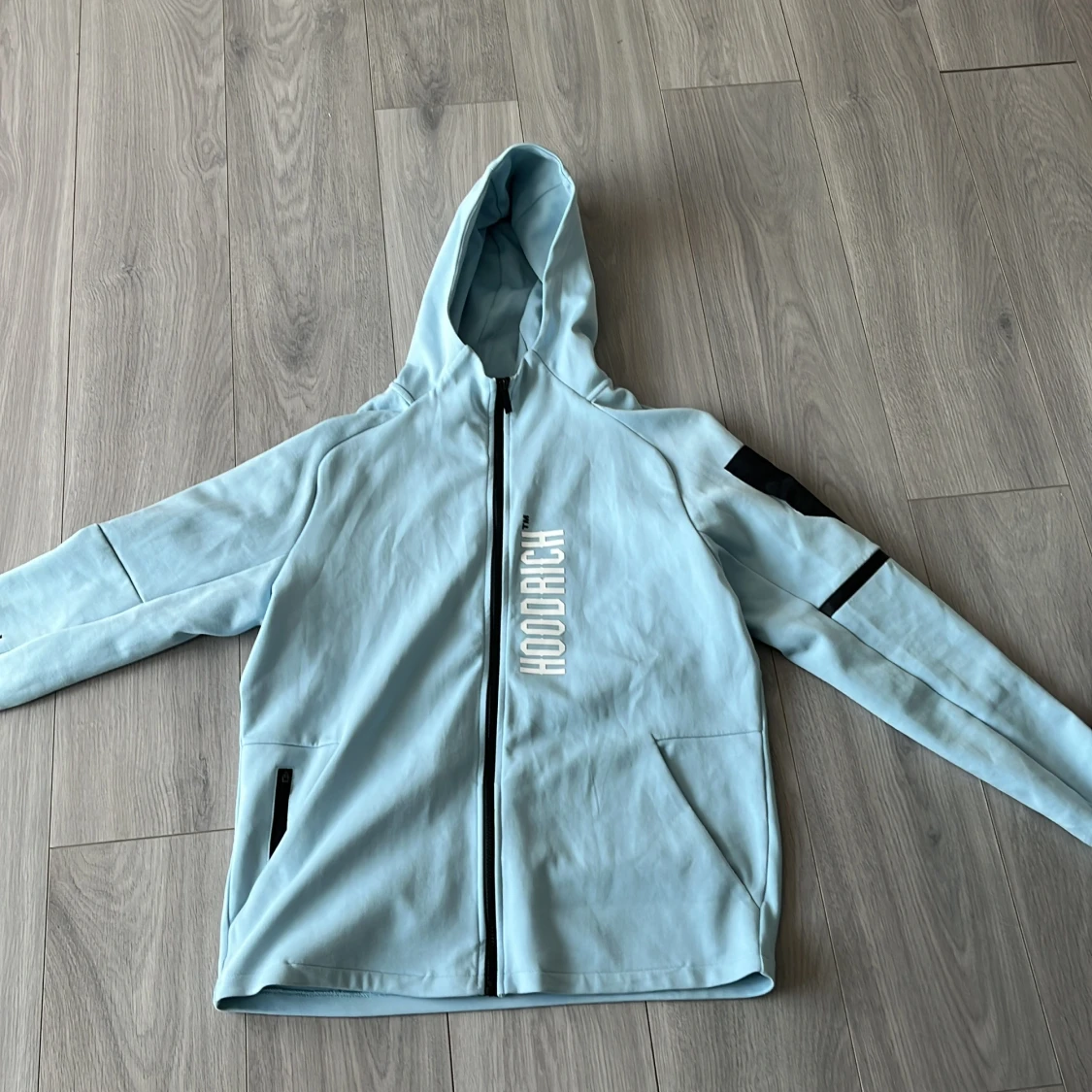 Ljusblå vindjacka från Hoodrich