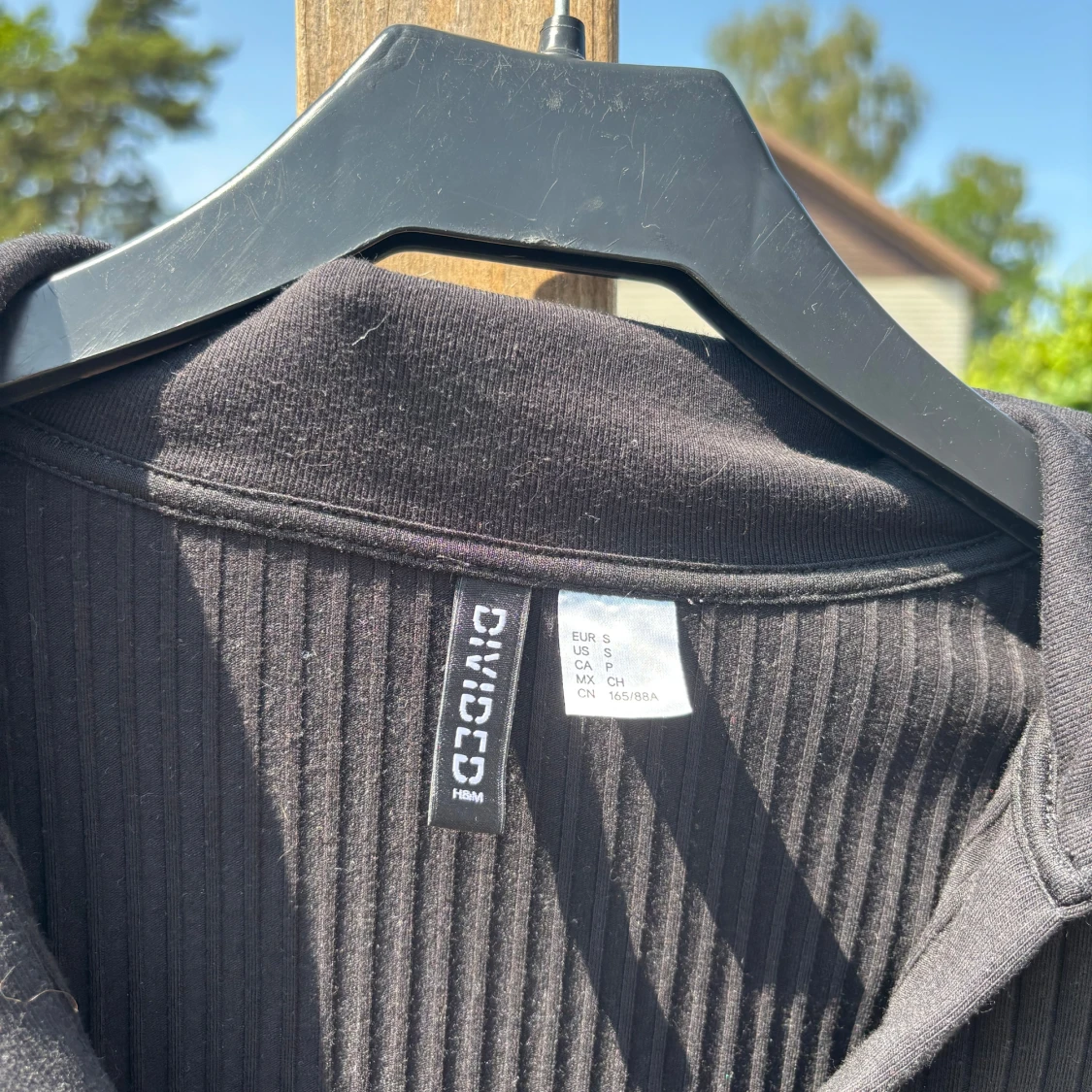 Svart ribbad klänning från H&M Divided - 1