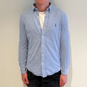 Ralph lauren skjorta  - Ralph lauren skjorta | Skick: 9,5/10 | M (passar mer S/M) | Fraktar via postnord eller instabox på köparens bekostnad | Hör av dig vid minsta fråga eller fundering! 