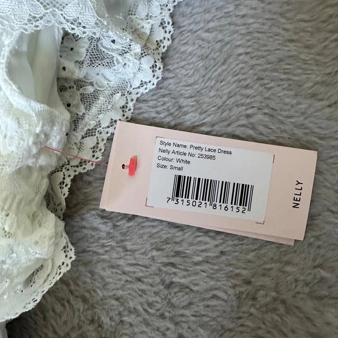 Vit spetsklänning från Nelly  - 3