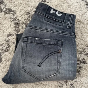 Dondup George jeans - Säljer dessa riktigt feta Dondup George jeans! | 92 x 38cm | Storlek 31 | Skick 8/10 | Nypris +3500kr, säljer endast för 799kr | Hör av dig vid frågor!
