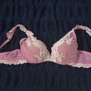 ROSA INTEMISSIMI BH - Sällan använd och i princip ny . Väldigt fin till sommaren