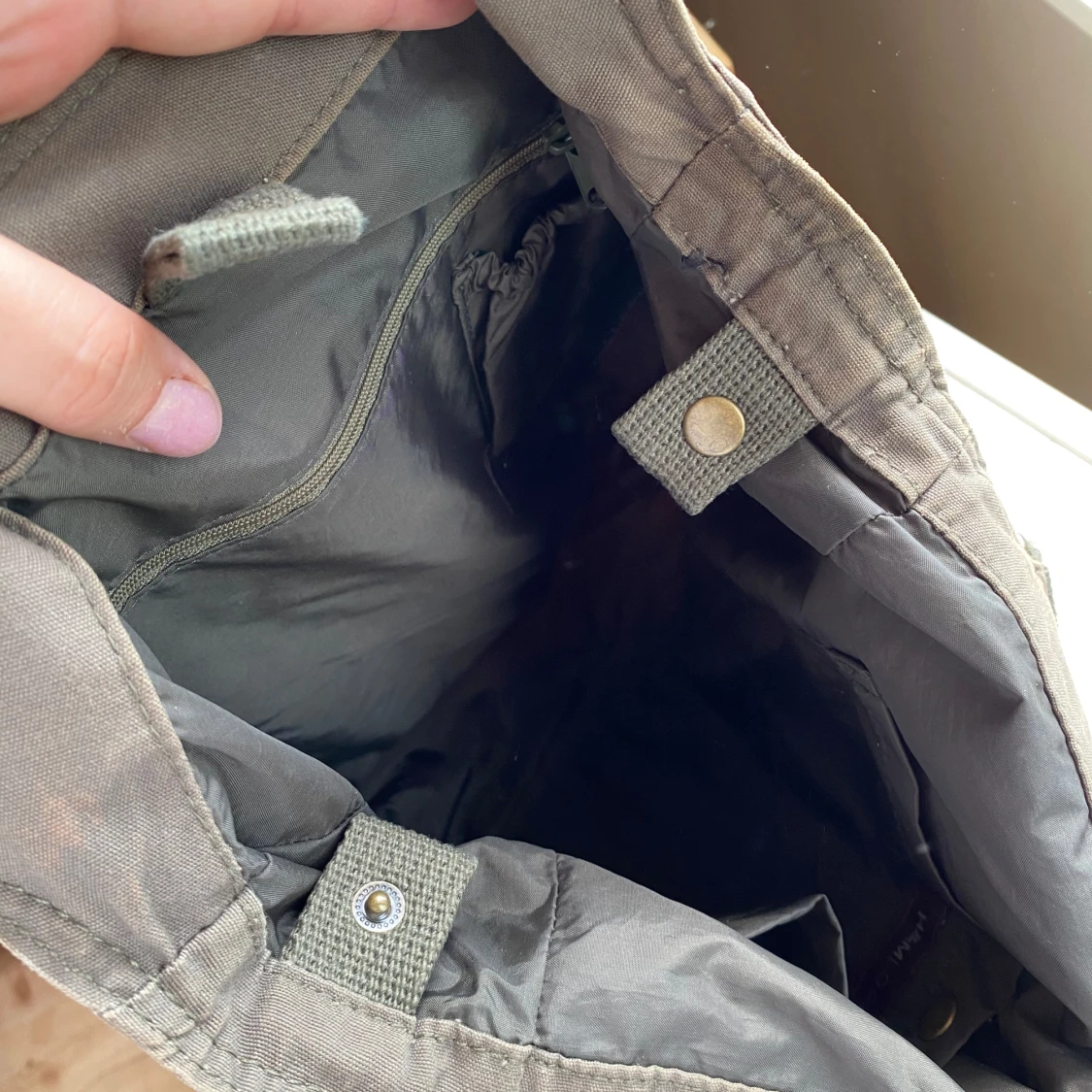 Grön axelväska med fickor - 4