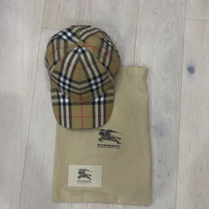 Burberry keps - …..