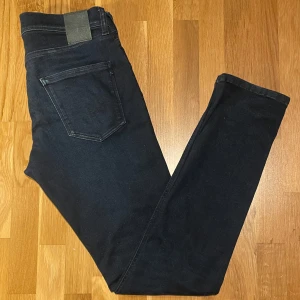 Replay jeans - Säljer dessa sjukt feta jeans från Replay med modellen wallys | Storlek: 14y | Riktigt bra skick, inga defekter eller fläckar | Kom PM för fler frågor📩