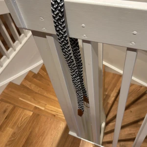 Flätat bälte - Tjo, säljer ett riktigt fett flätat bälte i färgerna svart, vit och grått. Om du har några funderingar är det bara att höra av sig:)