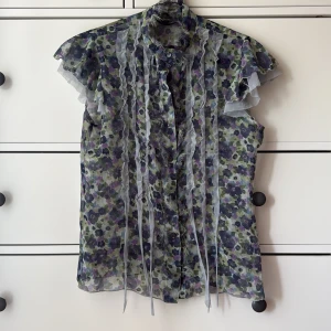 Mesh floral top - Perfect for summer 