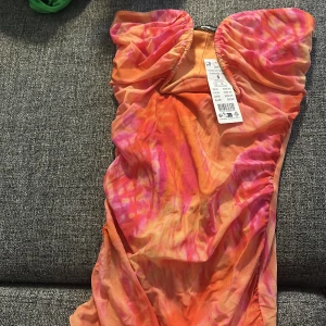 Klänning från gina - Klänning från gina helt oanvänd storlek s.