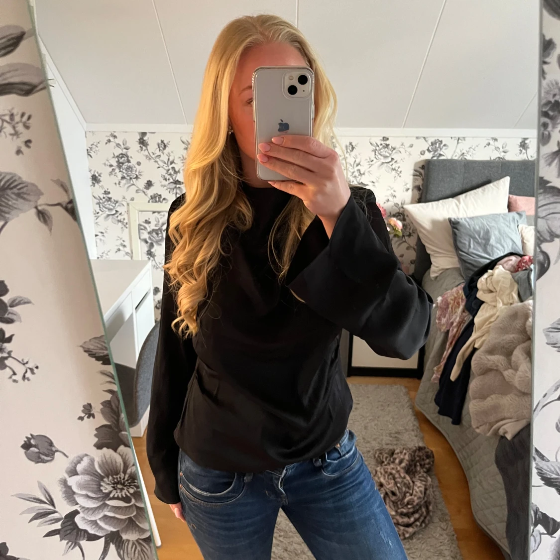 Svart långärmad blus från hm - 2