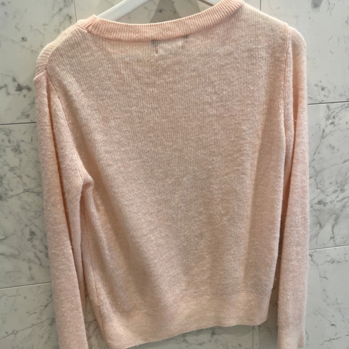 Ljusrosa stickad tröja från Mango i ullmaterial - 1