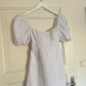 Studentklänning från Hello Molly - Helt ny då den inte passade (Orginal pris 1100)