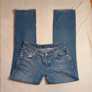 Low waist bootcut armani jeans - Storlek S/M, jättefina. Kolla gärna in mina andra publiceringar! 