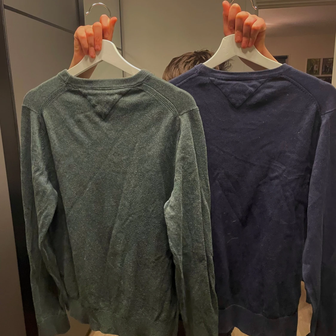 2 tröjor, Tommy Hilfiger i grönt och blått - 1