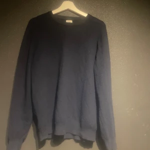 Kashmir tröja - 100% kashmir tröja från Zara. Mycket bra skicka (använd fåtal gånger) storlek L men passar mer M. Skriv för mer frågor