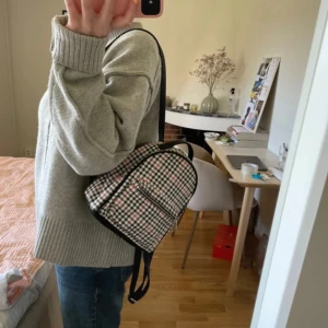 Rutig ryggsäck - Söt liten rutig ryggsäck!