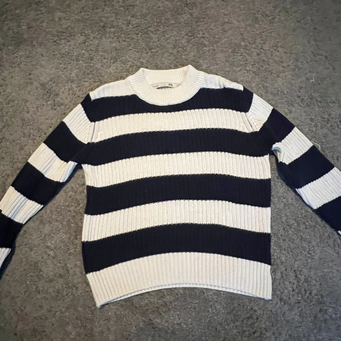 Randig stickad tröja från 157