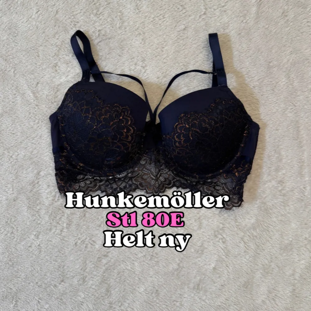 Jättefin blå bh i spets ifrån Hunkemöller i storlek 80E. Ny och oanvänd.💕Skriv jättegärna ett omdöme efteråt. Snabb leverans. 🚚 . Muu.