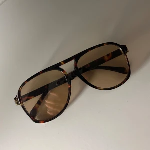 Glasögon  - Skitsnygga glasögon som tyvär inte passar på mig💕