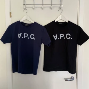 A.P.C T-shirts - Säljer mina näst intill helt oanvända apc T-shirts säljer då de är för små och inte kommit till användning! Säljer båda för 699 och separat för 399! Pris kan diskuteras och hör av dig vid minsta fråga!