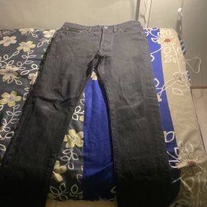 LEVIS’S jeans  - Säljer ett par svarta Levis jeans storleken är w30 