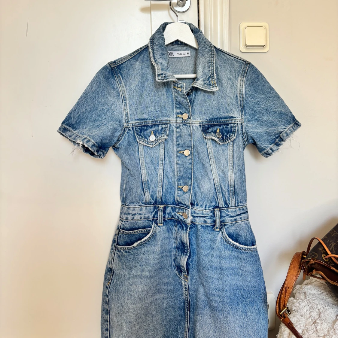 Jeansklänning med kort ärm från Zara - 4