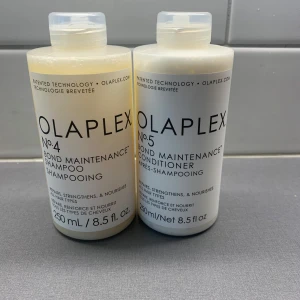 Nytt! Olaplex No.4 & No.5 duo 250ml - Olaplex No.4 Bond Maintenance Shampoo och No.5 Bond Maintenance Conditioner, båda i 250 ml flaskor. Schampot är ljusgult och balsamet vitt, båda i stilrena plastflaskor med skruvkork. Perfekt för dig som vill stärka och vårda håret med Olaplex-teknologi.