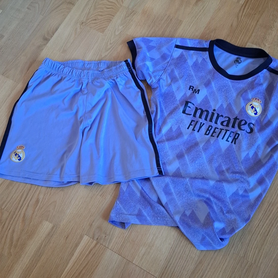 Real Madrid Benzema matchställ strl 12 "145-160" - 4