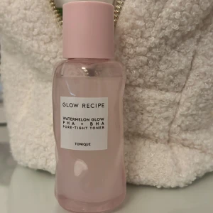 Glow Recipe Watermelon Glow Toner - säljer den här i 40 ml, har typ aldrig använt. Eller den har knappt kommit till användning ❣️original pris är 189 men jag säljer den för 115