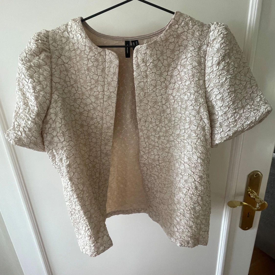 Blus med puffärmar champange/beige - 1