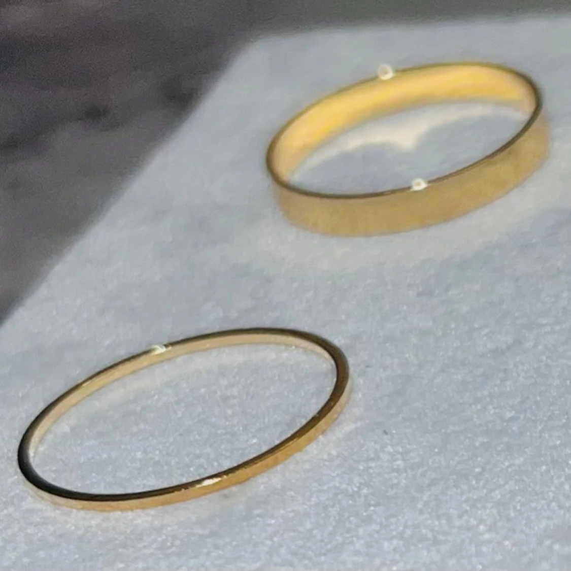 Set med fyra guldplaterade ringar