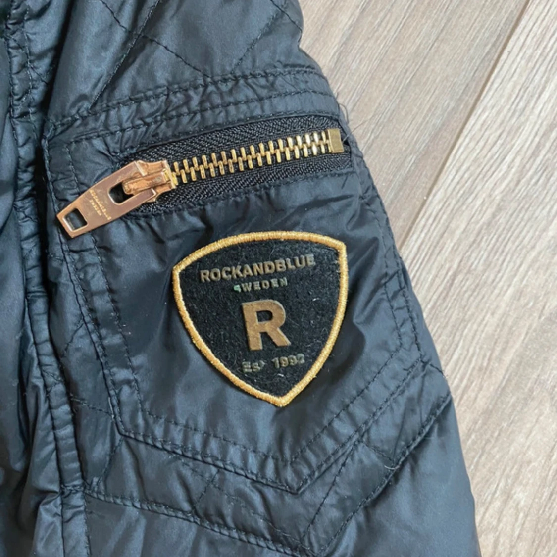 Svart Rockandblue dunjacka med fuskpäls - 1