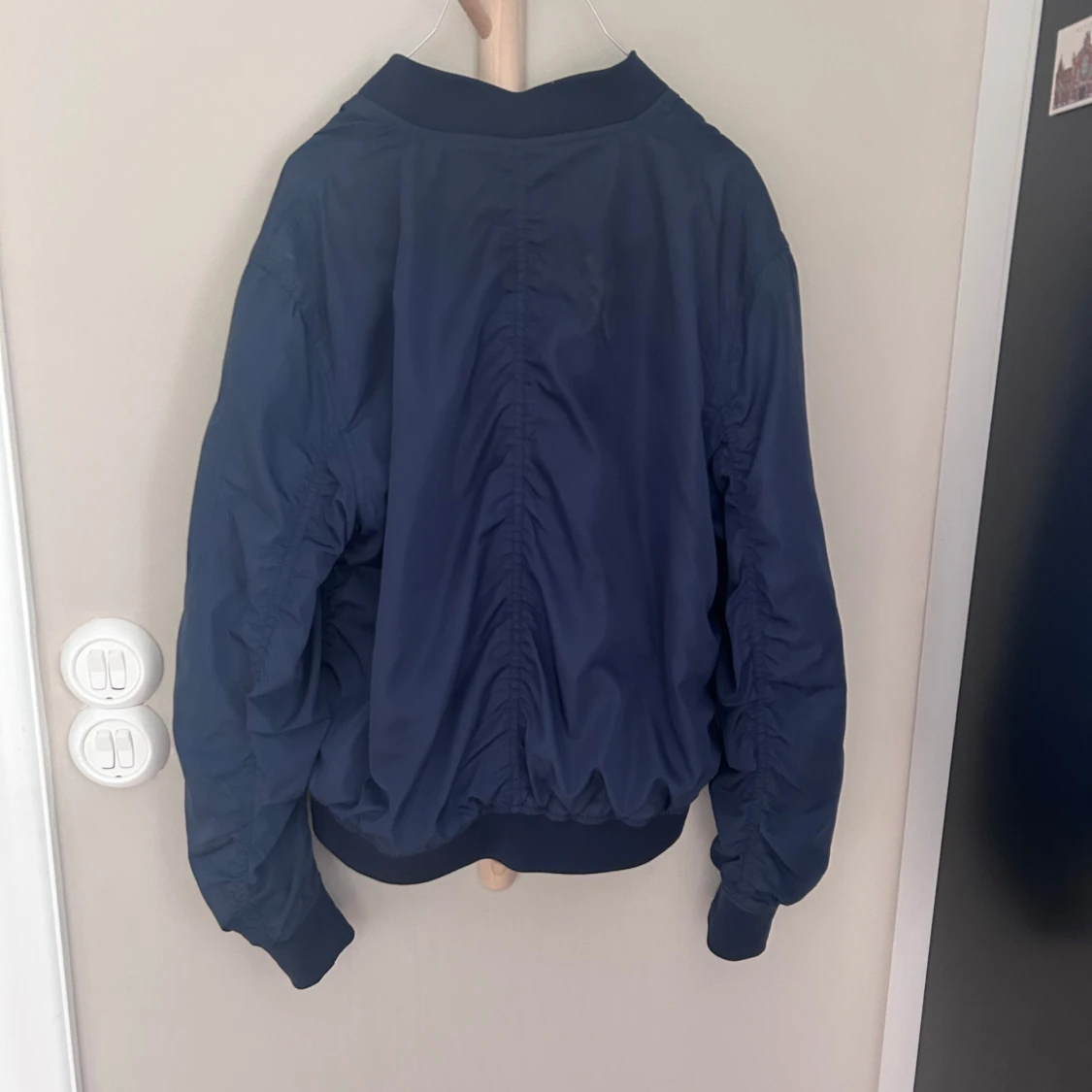 Mörkblå bomberjacka Saints & Mortals - 1