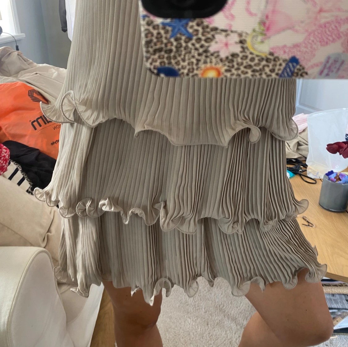 Beige plisserad volangklänning H&M - 1