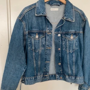 Jeans  jacka - Lika fin som ny