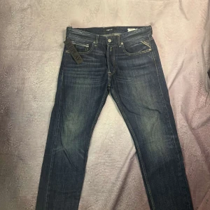 Helt nya replay Grover jeans -  Helt nya jeans | Size 32/32 | fraktar spårbart inom 24 timmar | för att köpa klicka ”köp nu” | vid frågor eller funderingar skriv en meddelande |