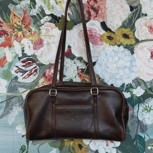 Gina tricot väska - Small bowling bag från Gina tricot. Fint skick!
