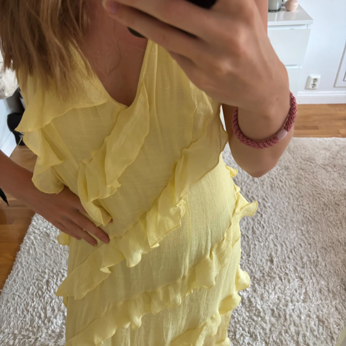 Gul långklänning med volanger - 2