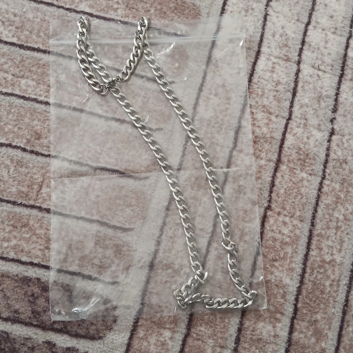 Kedjehalsband i silverfärg - 1