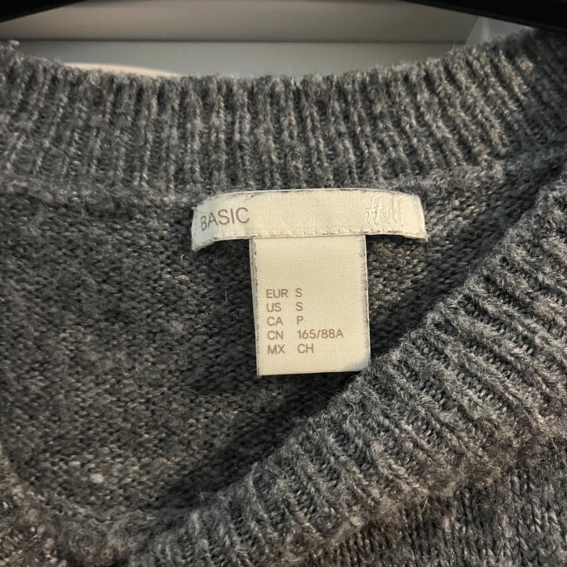 Blå och grå stickade tröjor  - 3