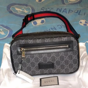 Gucci väska  - Snygg svart Gucci väska och helt nya 