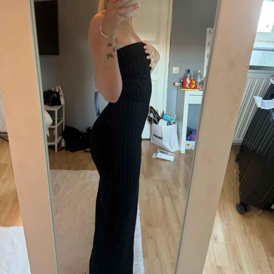 Svart axelbandslös långklänning - 1