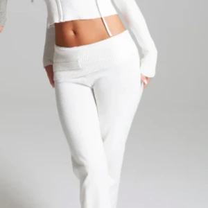 Catania Club Set Vit - Provad, men aldrig riktigt använd. Skicket står som nytt, och säljer på grund av att den inte passade mig i storlek. Lägg gärna ett bud 🤍