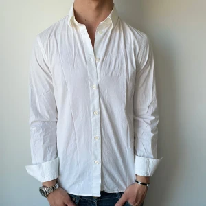 Filippa K Skjorta - Extremt snygg och stilren skjorta | Strl - S | Nypris - ca 1400kr | Skick - 10/10 | Pris ej hugget i sten, för ytterligare frågor är det bara att skriva 🗣️