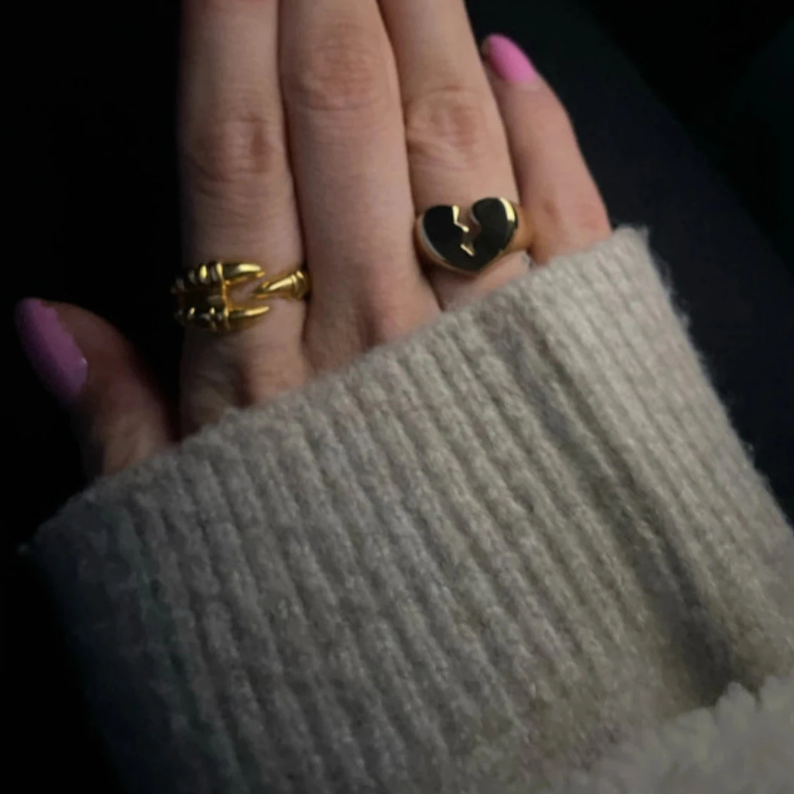 Guldfärgad ring med hjärtdesign - 4