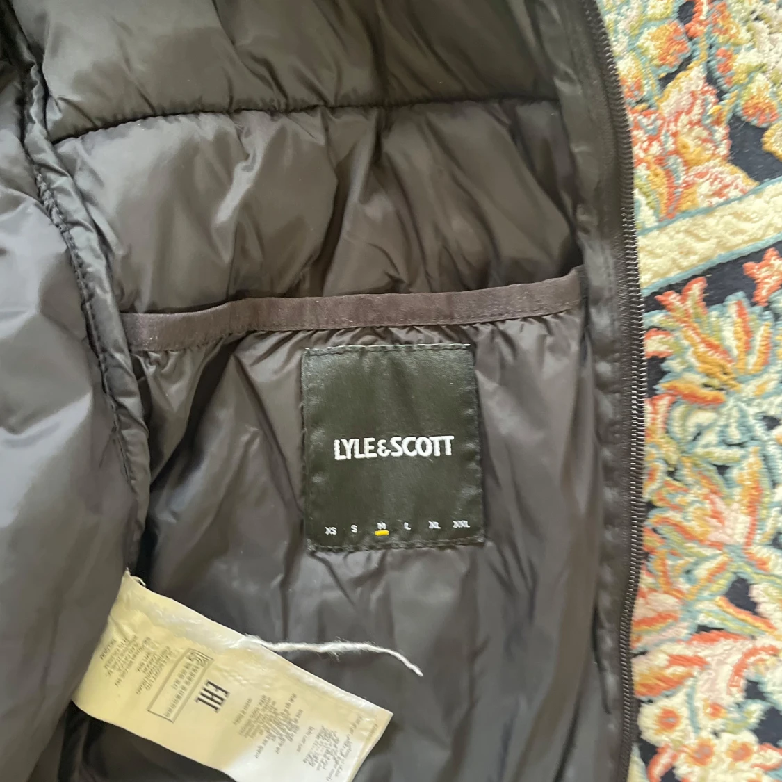 Svart dunväst från Lyle & Scott - 3