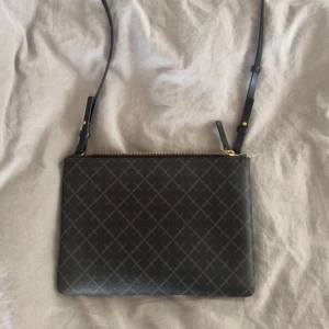 malene birger väska - superfin malene birger väska, i bra skick och inga synliga defekter!🙌🏻 bandet går att ta av om man vill det. 