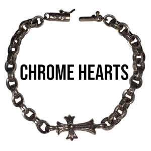 CHROME HEARTS ”PAPER CHAIN W/ CROSS” SILVER BRACELET - Chrome Hearts bracelet som står det var i silver när jag köpte. Vikten av armbandet tyder starkt på att det är silver men jag har ej gjort något test själv.