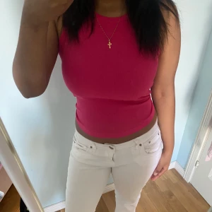 Sommartopp - Snygg topp till sommaren. Köpt från Cubus i storlek M men passar nog S också. Använd fåtals gånger