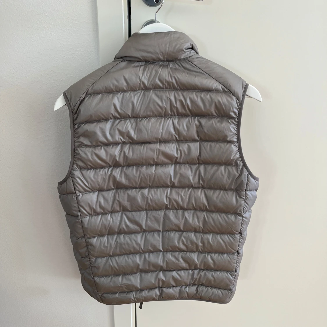 Grå dunväst från Uniqlo - 1
